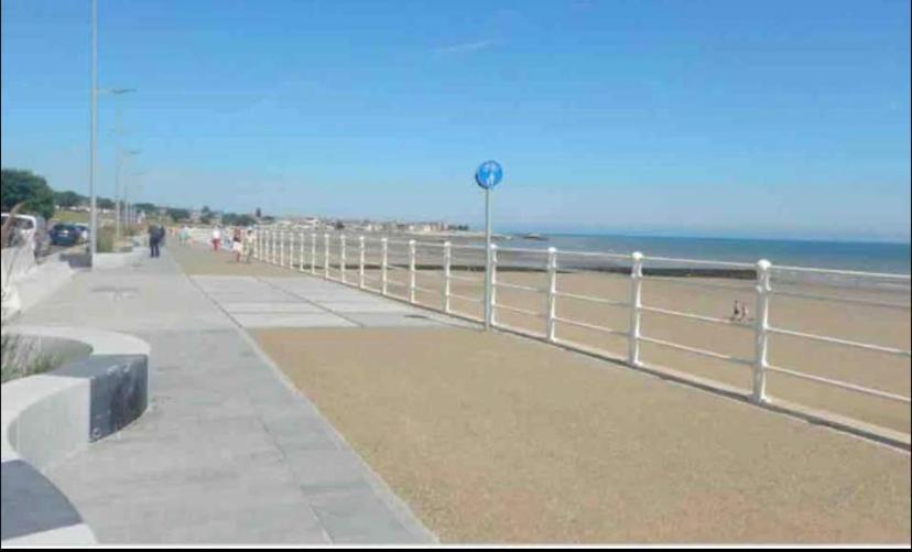 Luxury Modern 1Bed Sea View Apartment Rhôs-on-Sea Exterior foto